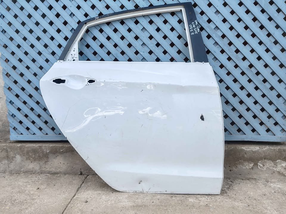 Puerta trasera derecha Hyundai i30 2013 - 2017 - Imagen 2