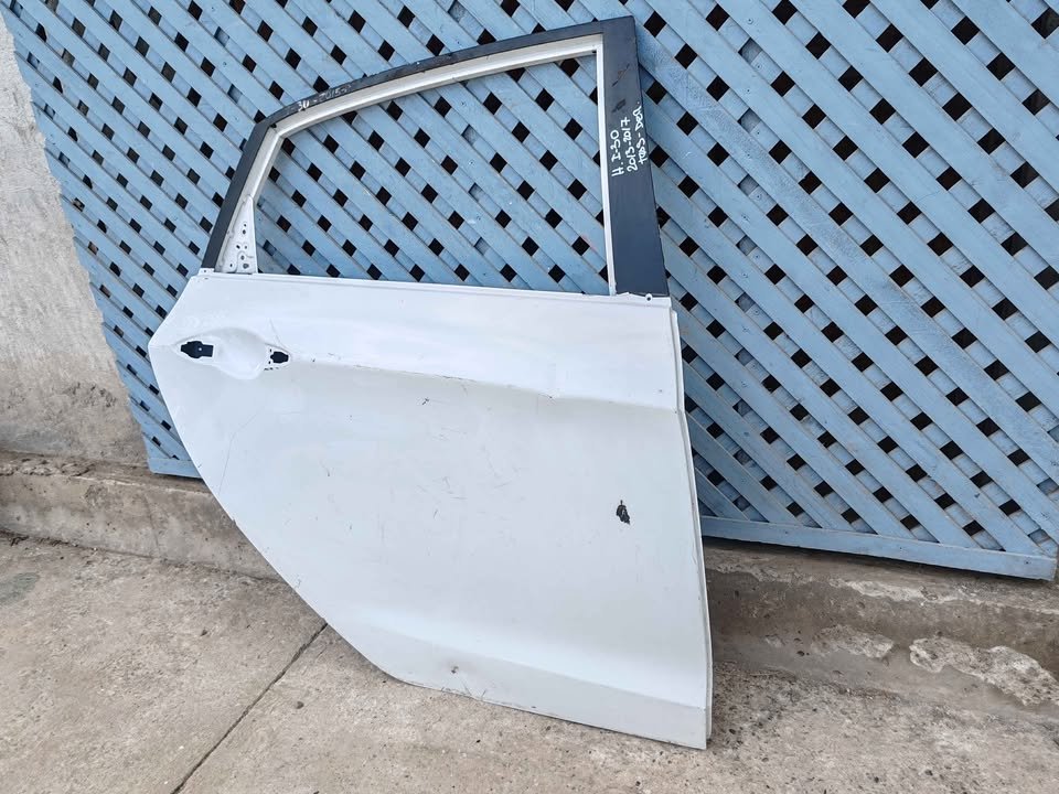 Puerta trasera derecha Hyundai i30 2013 - 2017 - Imagen 4