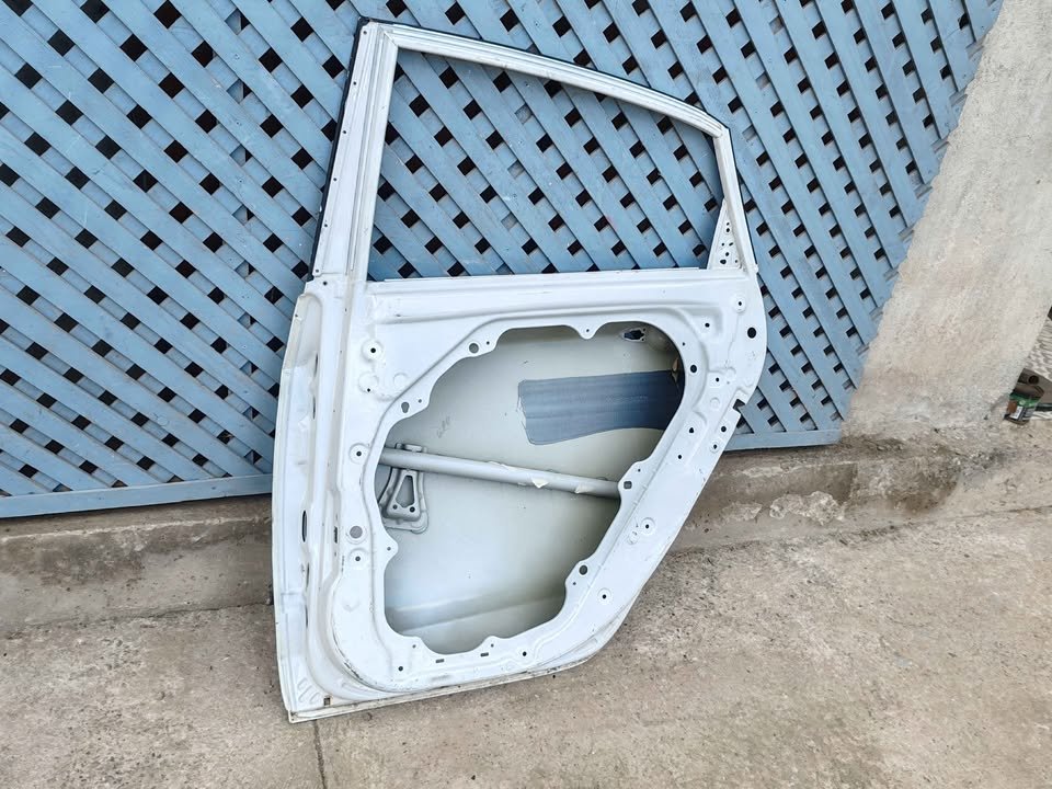 Puerta trasera derecha Hyundai i30 2013 - 2017 - Imagen 7
