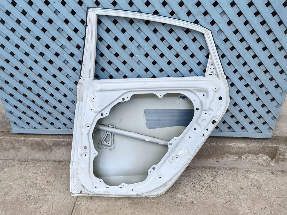 Puerta trasera derecha Hyundai i30 2013 - 2017 - Imagen 9