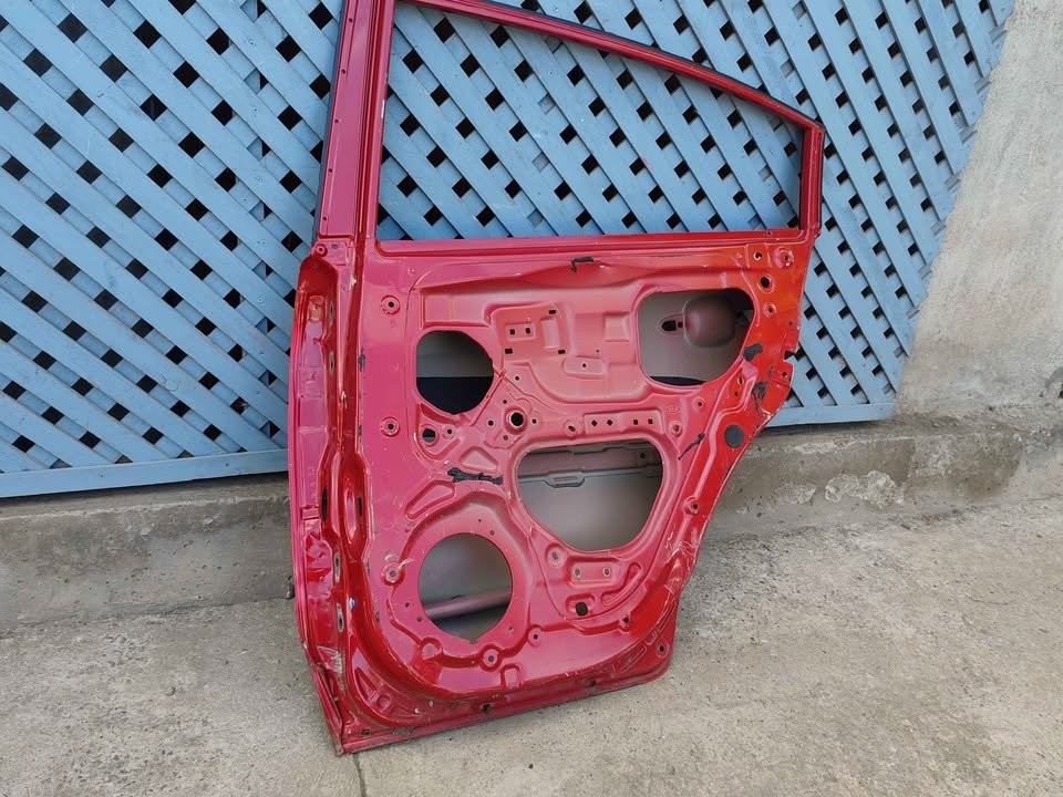 Puerta trasera derecha Kia Rio 4 2012 - 2017 - Imagen 8