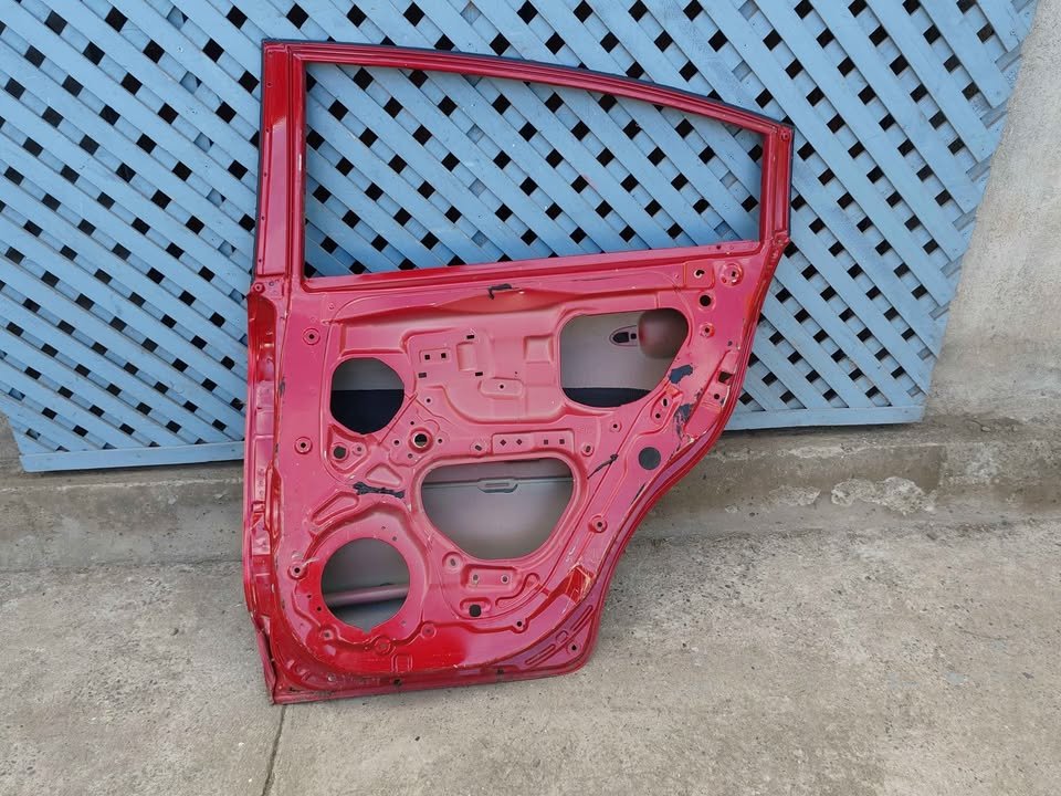 Puerta trasera derecha Kia Rio 4 2012 - 2017 - Imagen 9