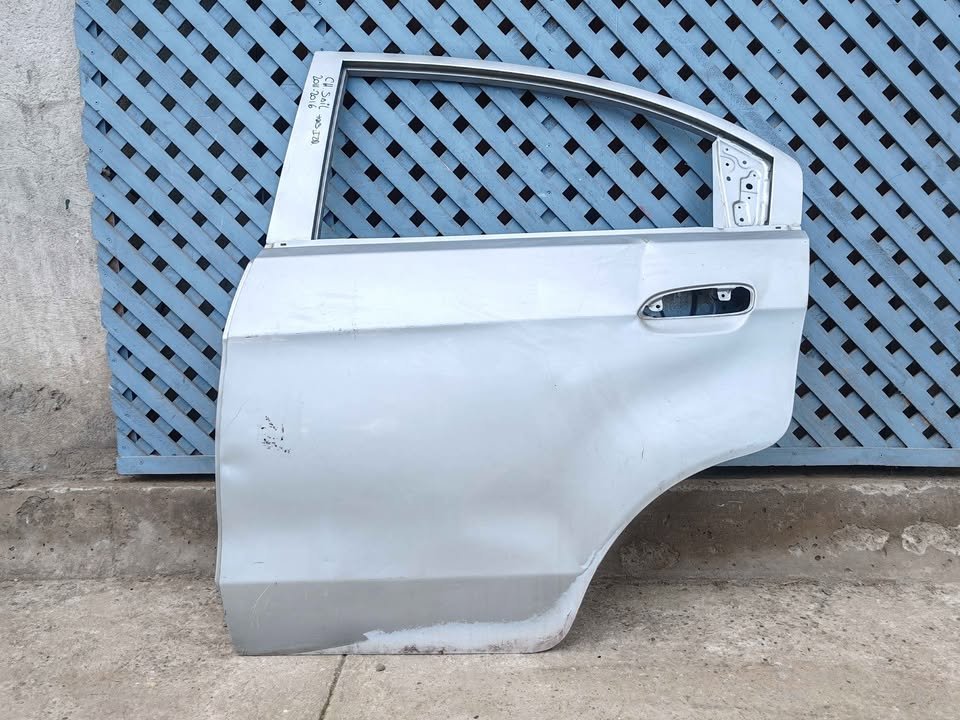 Puerta trasera izquierda Chevrolet Sail 2011 - 2016