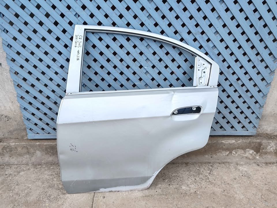 Puerta trasera izquierda Chevrolet Sail 2011 - 2016 - Imagen 2