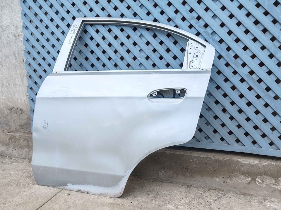 Puerta trasera izquierda Chevrolet Sail 2011 - 2016 - Imagen 4