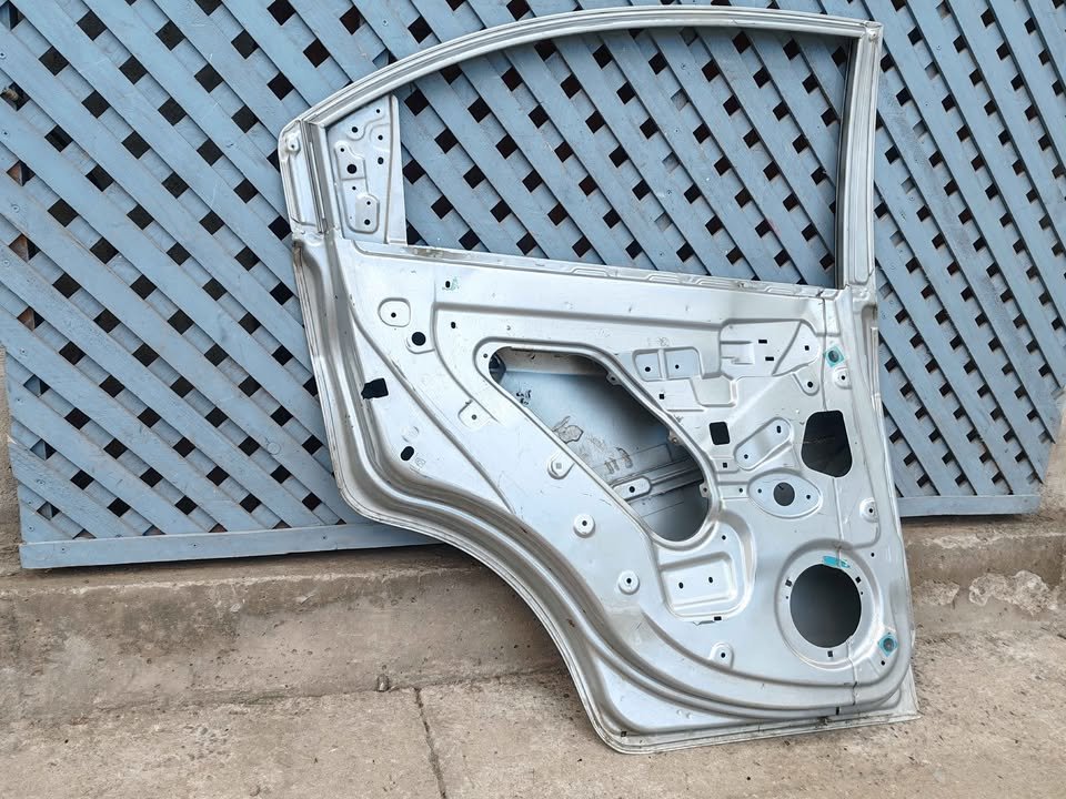 Puerta trasera izquierda Chevrolet Sail 2011 - 2016 - Imagen 7