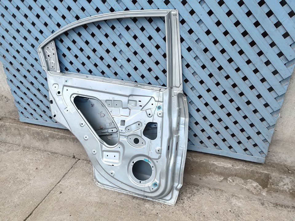 Puerta trasera izquierda Chevrolet Sail 2011 - 2016 - Imagen 8