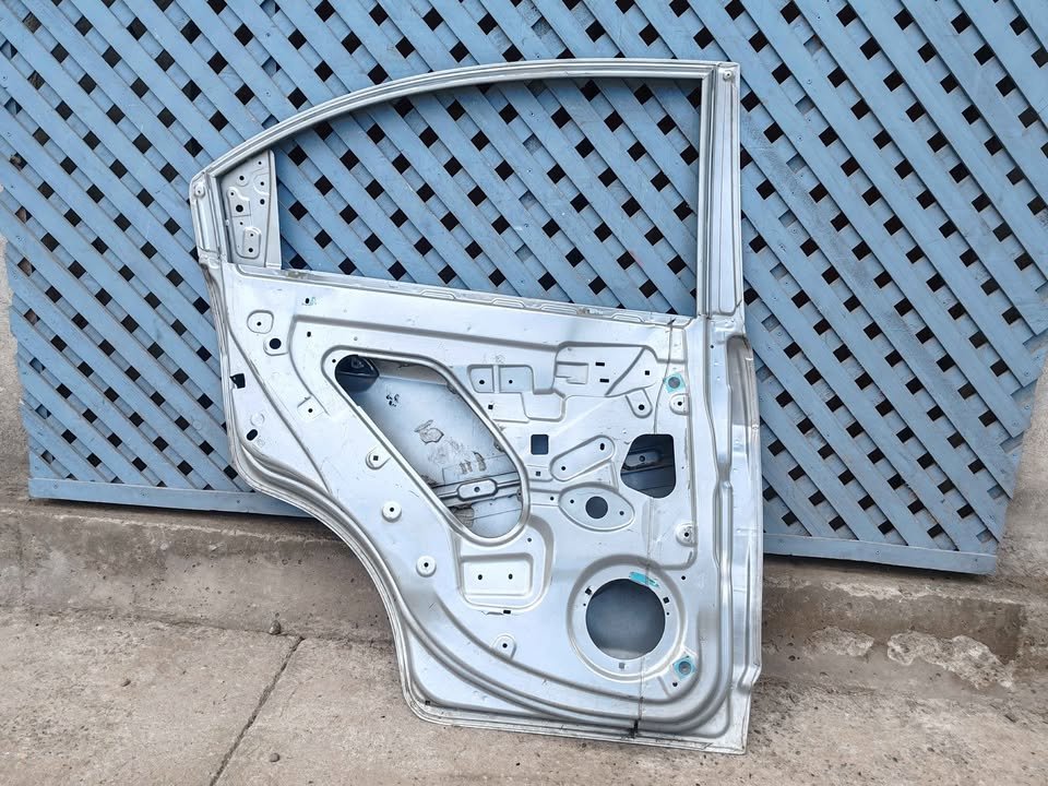 Puerta trasera izquierda Chevrolet Sail 2011 - 2016 - Imagen 9