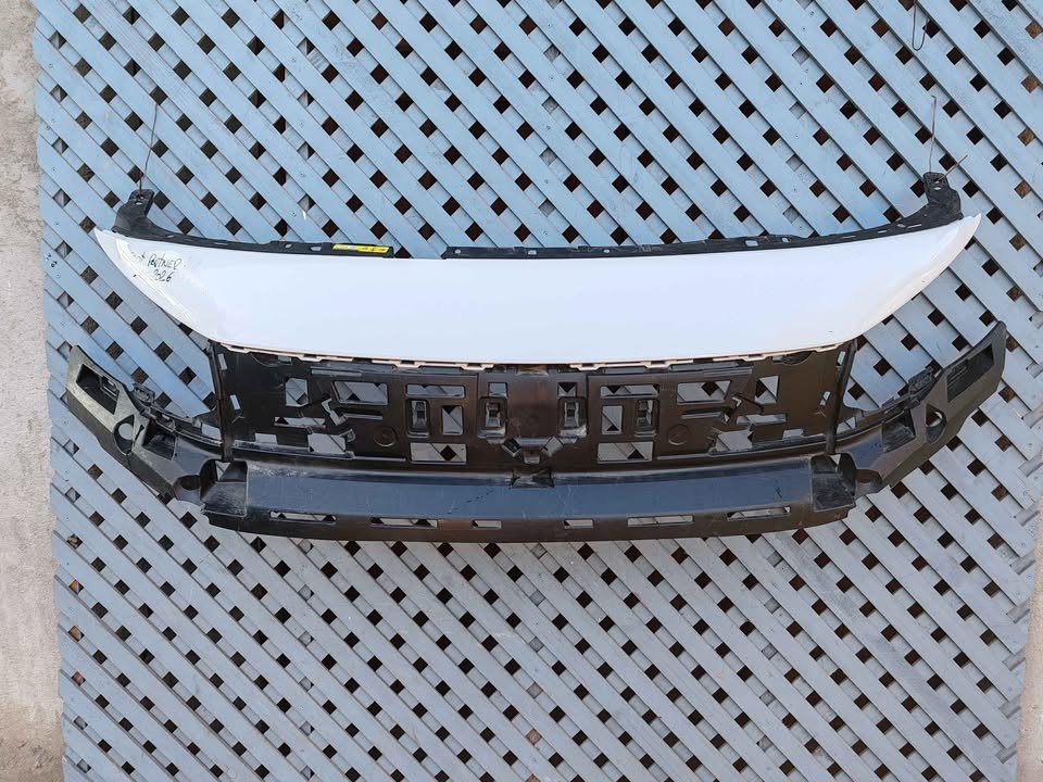 Refuerzo con moldura superior Peugeot Partner 2025 - 2026