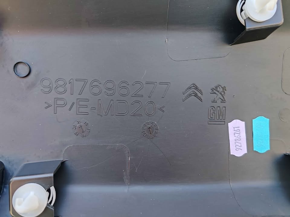 Moldura de puerta delantera derecha Peugeot Partner o Citroen Berlingo 2019 - 2024 - Imagen 3