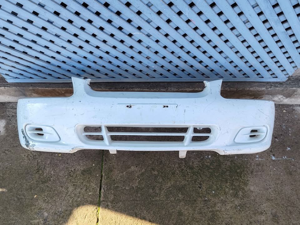 Parachoque delantero Hyundai Accent 2000 - 2002
