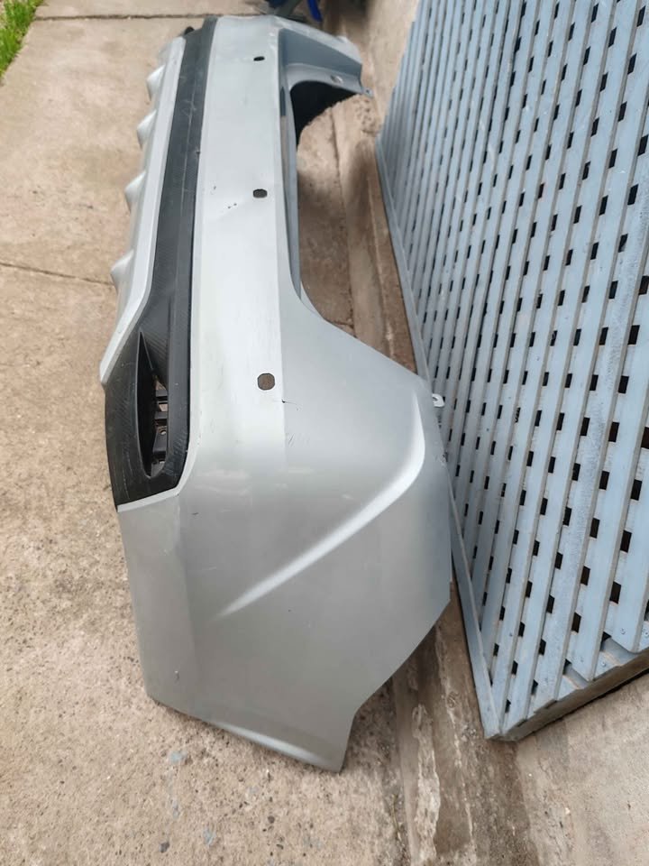 Parachoque trasero Nissan Versa 2020 - 2024 - Imagen 4
