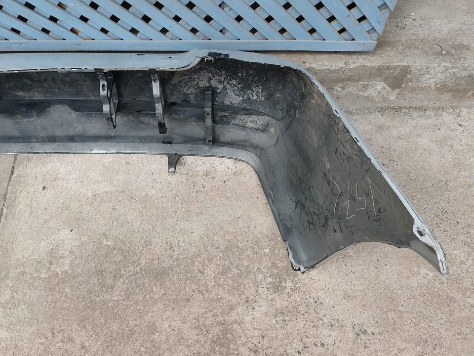 Parachoque trasero Toyota Corolla 2004 - 2008 - Imagen 6