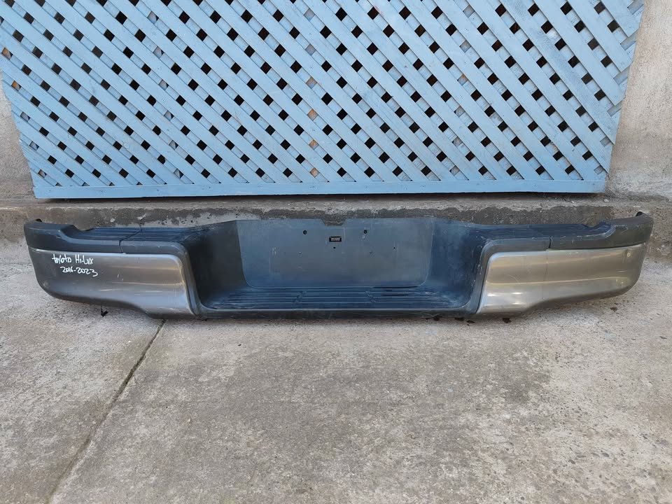 Parachoque trasero Toyota Hilux 2016 - 2022