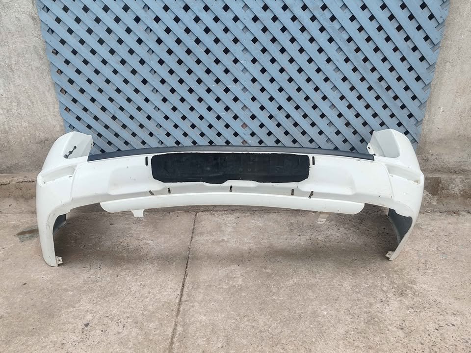 Parachoque trasero Toyota RAV 4 2010 - 2012 - Imagen 2