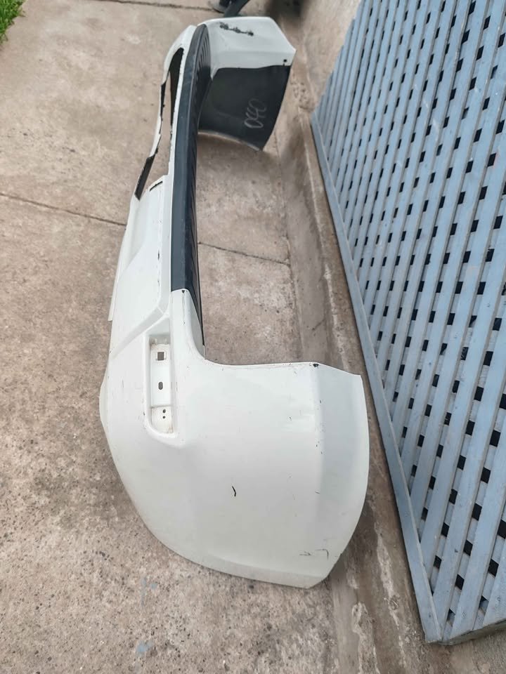 Parachoque trasero Toyota RAV 4 2010 - 2012 - Imagen 4