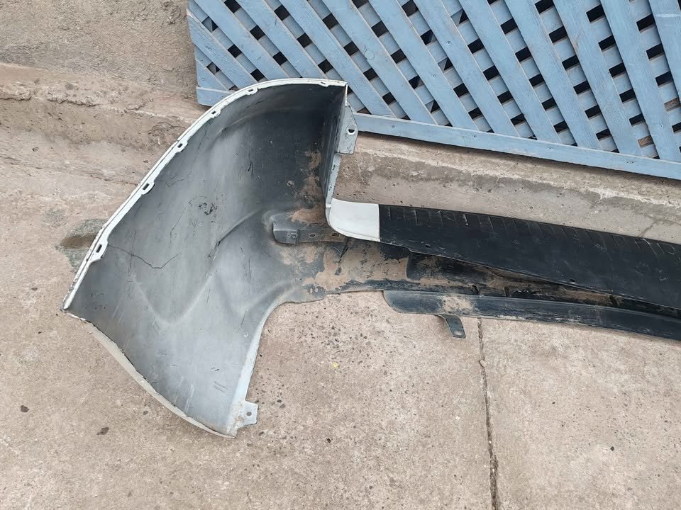 Parachoque trasero Toyota RAV 4 2010 - 2012 - Imagen 8