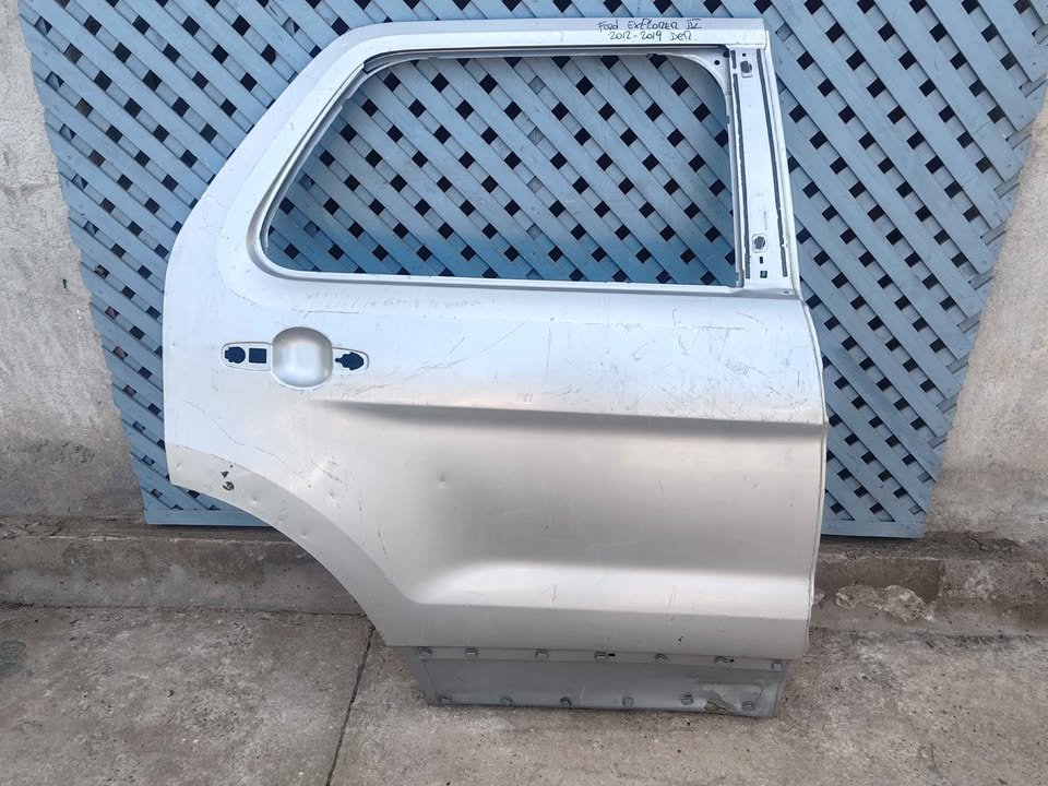 Puerta trasera derecha Ford Explorer 2012 - 2019