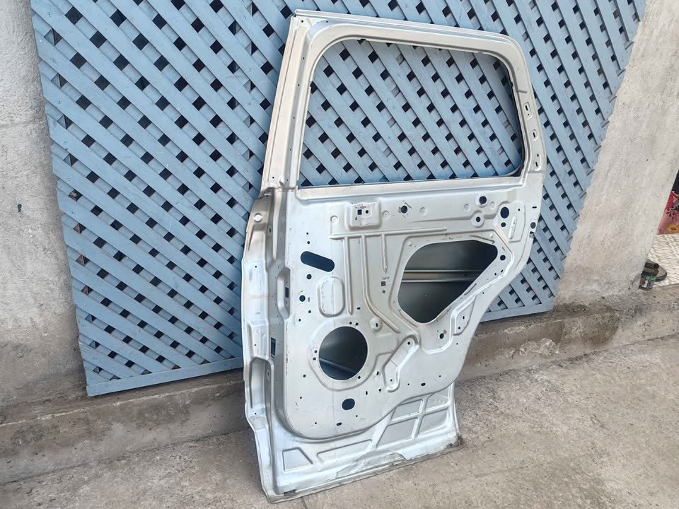 Puerta trasera derecha Ford Explorer 2012 - 2019 - Imagen 9