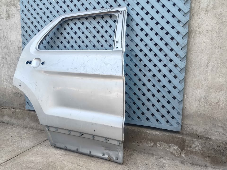 Puerta trasera derecha Ford Explorer 2012 - 2019 - Imagen 4