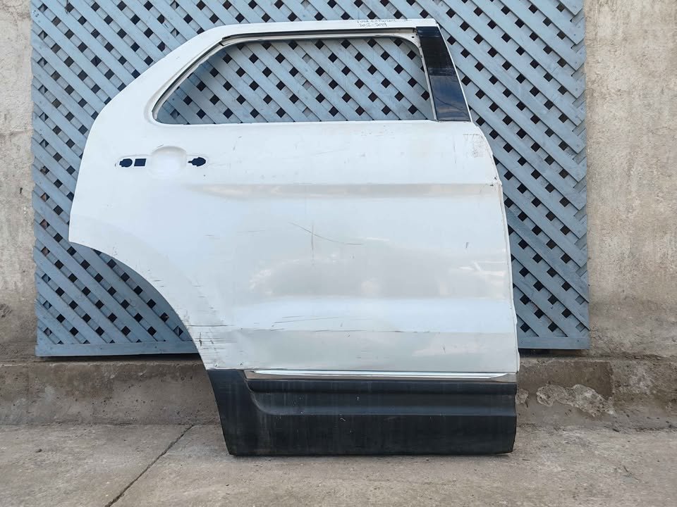 Puerta trasera derecha Ford Explorer 2012 - 2019 (III) - Imagen 2