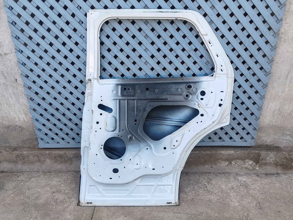 Puerta trasera derecha Ford Explorer 2012 - 2019 (III) - Imagen 9