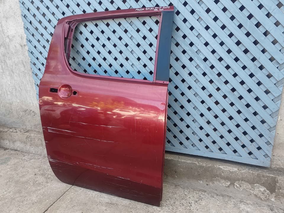 Puerta trasera derecha Mazda BT50 2016 - 2020 - Imagen 4