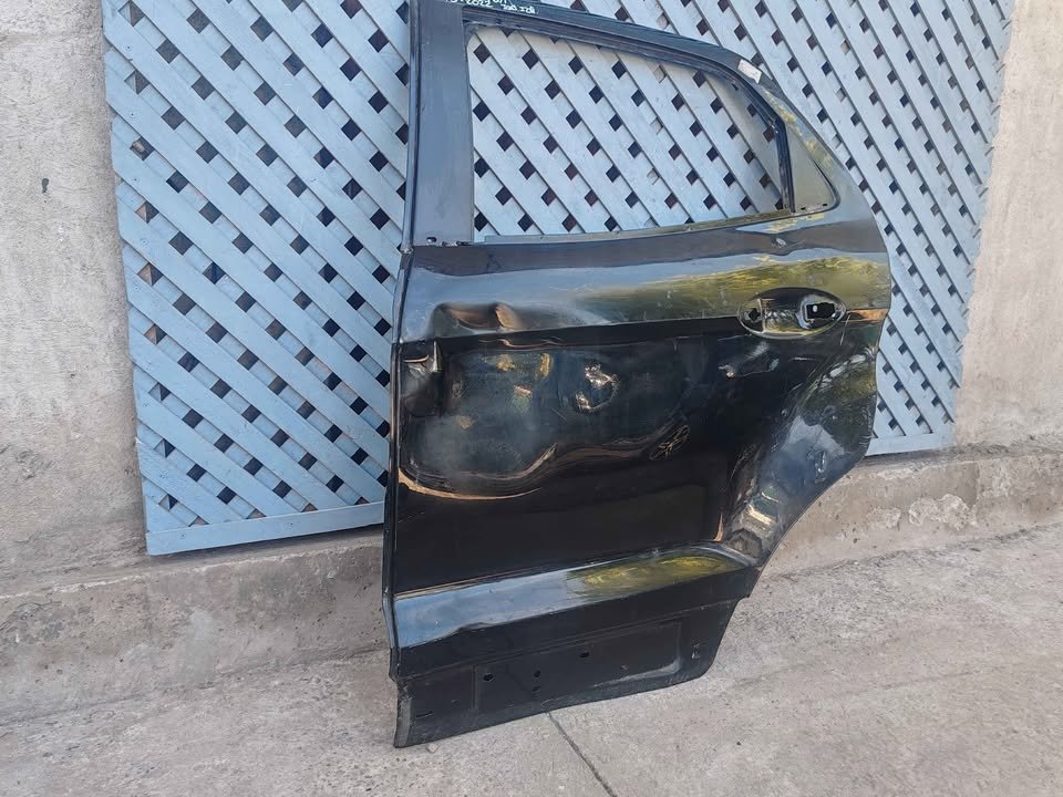 Puerta trasera izquierda Ford Ecosport 2013 - 2022 - Imagen 4