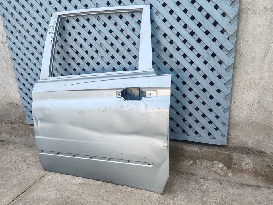 Puerta trasera izquierda Ssangyong Actyon 2008 - 2019 - Imagen 4