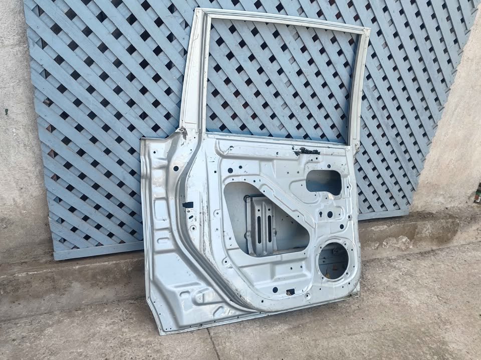 Puerta trasera izquierda Ssangyong Actyon 2008 - 2019 - Imagen 6