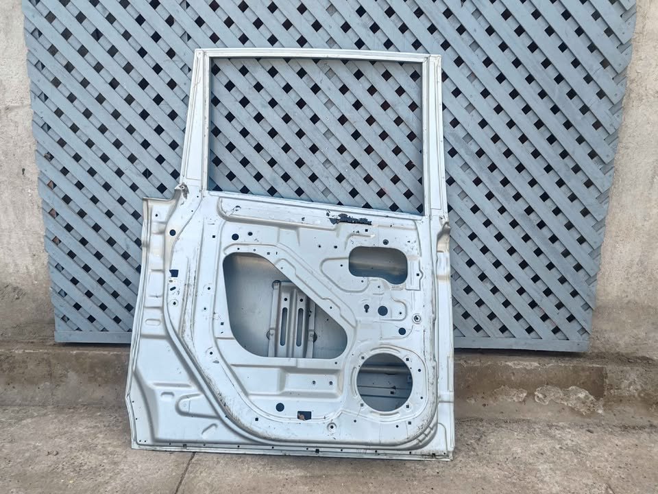 Puerta trasera izquierda Ssangyong Actyon 2008 - 2019 - Imagen 8